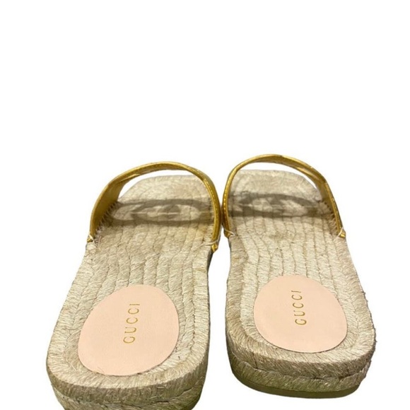 Authentic Gucci Gold interlocking shoes. Like new, worn once - Picture 6 of 6